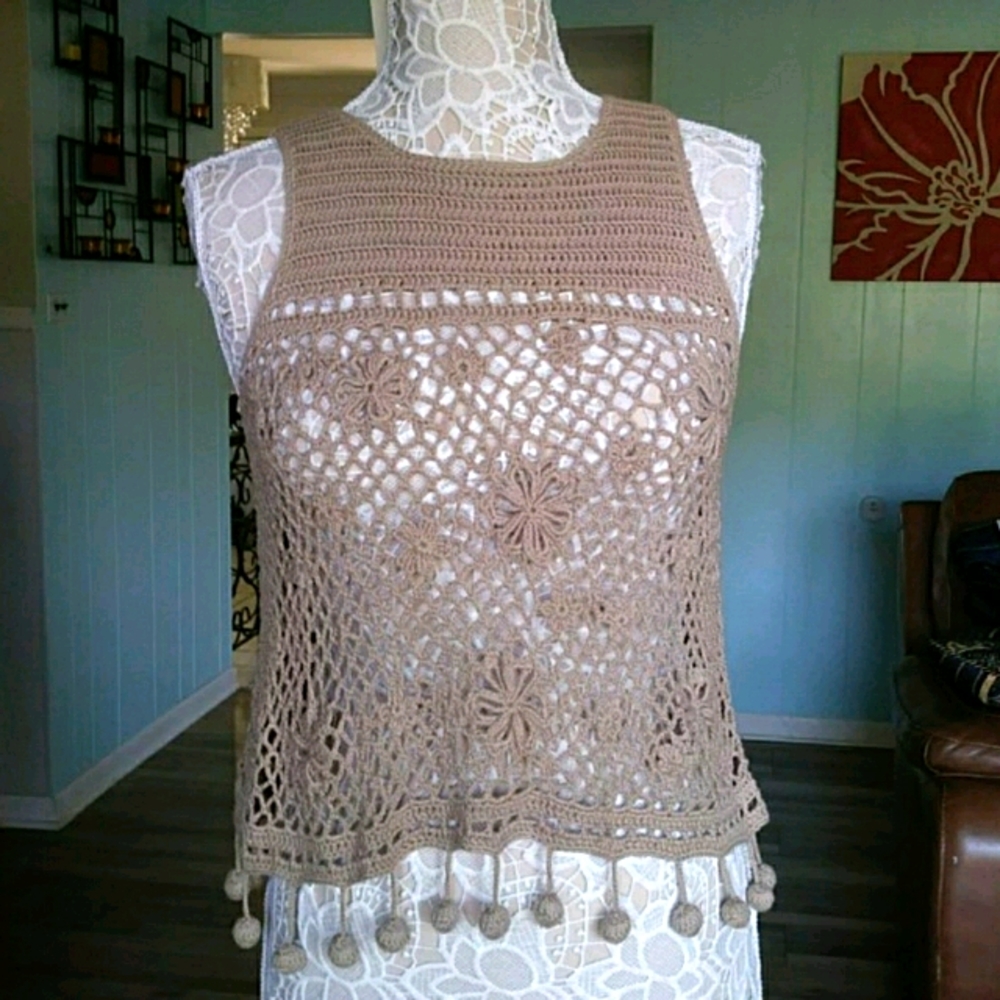 Forever 21 beige floral crochet tank w/ po…